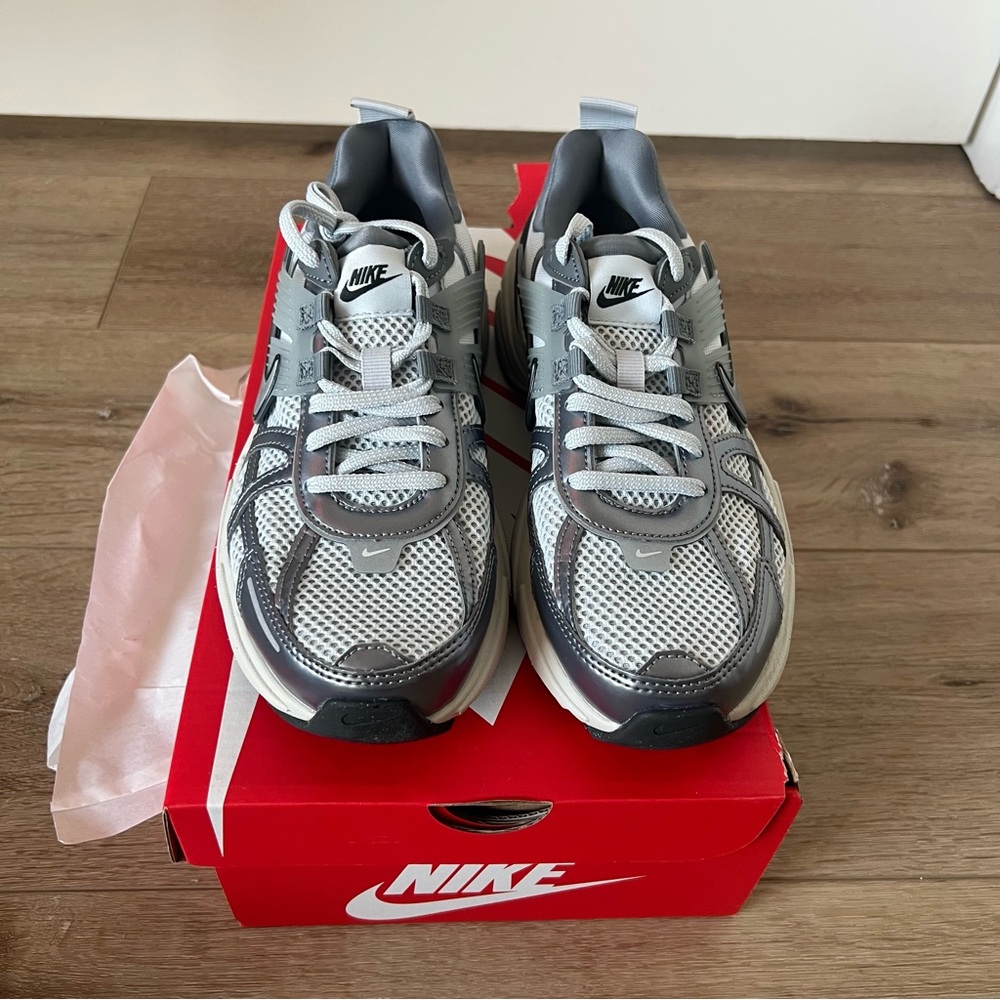 *NEW* Nike V2K Run Pure Platinum Sneakers - Picture 4 of 7